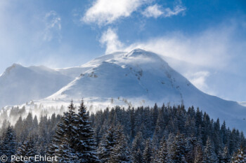 Berge im Seitenlicht, aufgewirbelter Schnee  Abondance Rhône-Alpes Frankreich by Peter Ehlert in Skigebiet Portes du Soleil