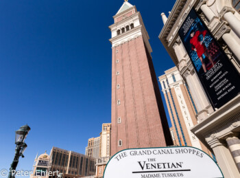 Campanile Eingang zu Madama Tussauds  Las Vegas Nevada USA by Peter Ehlert in Las Vegas Stadt und Hotels