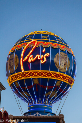 Paris Ballon beleuchtet  Las Vegas Nevada  by Peter Ehlert in Las Vegas Stadt und Hotels