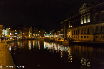 Grachten bei Nacht  Amsterdam Noord-Holland Niederlande by Peter Ehlert in Amsterdam Trip