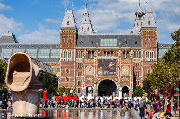Vor dem Rijksmuseum  Amsterdam Noord-Holland Niederlande by Peter Ehlert in Amsterdam Trip
