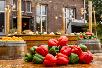 Paprika auf Tisch  Amsterdam Noord-Holland Niederlande by Peter Ehlert in Amsterdam Trip
