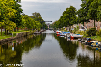Gracht mit Brücke  Amsterdam Noord-Holland Niederlande by Peter Ehlert in Amsterdam Trip