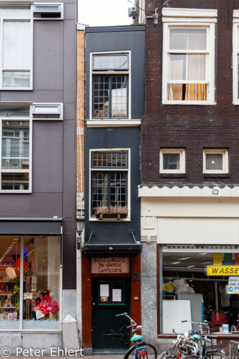 Schmales Haus  Amsterdam Noord-Holland Niederlande by Peter Ehlert in Amsterdam Trip