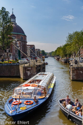 Gracht mit Boot und Koepelkerk  Amsterdam Noord-Holland Niederlande by Peter Ehlert in Amsterdam Trip