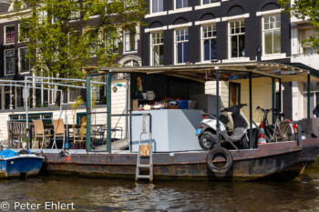 Hausboot mit Motorroller  Amsterdam Noord-Holland Niederlande by Peter Ehlert in Amsterdam Trip