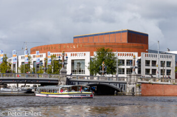 Blauwbrug vor Opernhaus  Amsterdam Noord-Holland Niederlande by Peter Ehlert in Amsterdam Trip