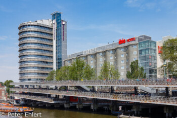 Hotel und Radparkplatz  Amsterdam Noord-Holland Niederlande by Peter Ehlert in Amsterdam Trip