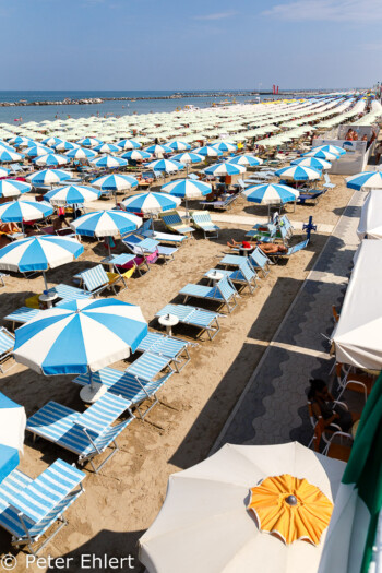 Strand mit Sonnenschirmen  Igea Marina Emilia-Romagna Italien by Peter Ehlert in Wellnessurlaub in Bellaria-Igea Marina