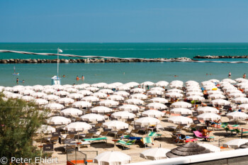 Strand mit Sonnenschirmen  Igea Marina Emilia-Romagna Italien by Peter Ehlert in Wellnessurlaub in Bellaria-Igea Marina