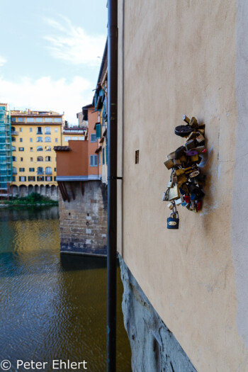 Schlösser an Ponte Vecchio  Firenze Toscana Italien by Peter Ehlert in Florenz - Wiege der Renaissance