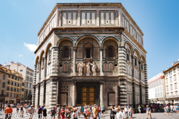 Aussenansicht Battistero die San Giovanni  Firenze Toscana Italien by Peter Ehlert in Florenz - Wiege der Renaissance