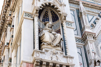 Figur in Westfassade von Santa Maria del Fiore  Firenze Toscana Italien by Peter Ehlert in Florenz - Wiege der Renaissance