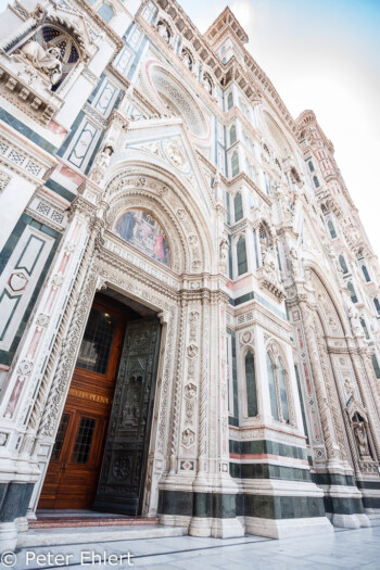 Eingang von Santa Maria del Fiore  Firenze Toscana Italien by Peter Ehlert in Florenz - Wiege der Renaissance