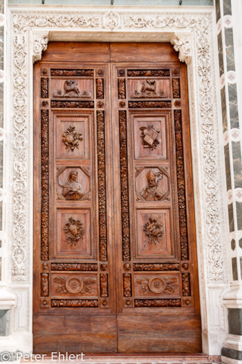 Eingang Basilica di Santa Croce di Firenze  Firenze Toscana Italien by Peter Ehlert in Florenz - Wiege der Renaissance