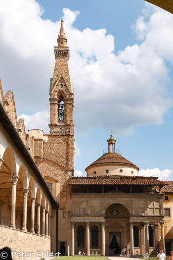 Cappella Pazzi mit Torre di Frati Minori Conventuali  Firenze Toscana Italien by Peter Ehlert in Florenz - Wiege der Renaissance