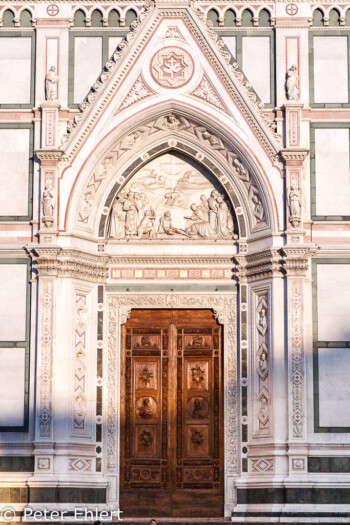 Eingang Basilica di Santa Croce di Firenze  Firenze Toscana Italien by Peter Ehlert in Florenz - Wiege der Renaissance