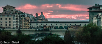 Abendstimmung mit Ponte Vecchio  Firenze Toscana Italien by Peter Ehlert in Florenz - Wiege der Renaissance