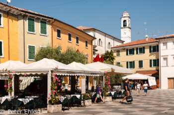 Hauptplatz  Lazise Veneto Italien by Peter Ehlert in Lazise am Gardasee