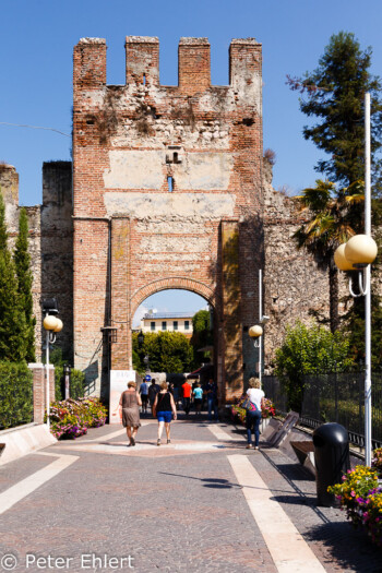 Stadttor  Lazise Veneto Italien by Peter Ehlert in Lazise am Gardasee