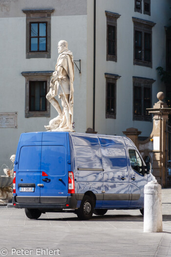 Statue auf LKW  Pisa Toscana Italien by Peter Ehlert in Abstecher nach Pisa