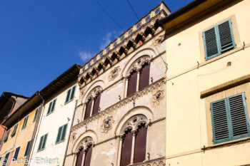 Häuserfront  Pisa Toscana Italien by Peter Ehlert in Abstecher nach Pisa