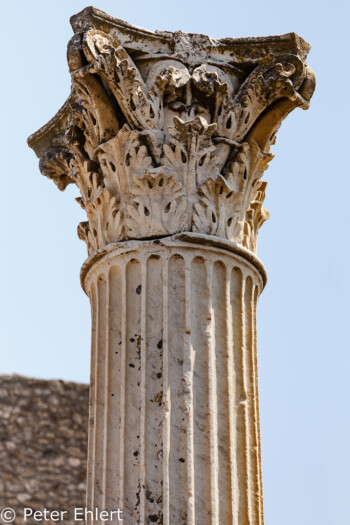 Säulenspitze  Pompei Campania Italien by Peter Ehlert in Pompeii und Neapel