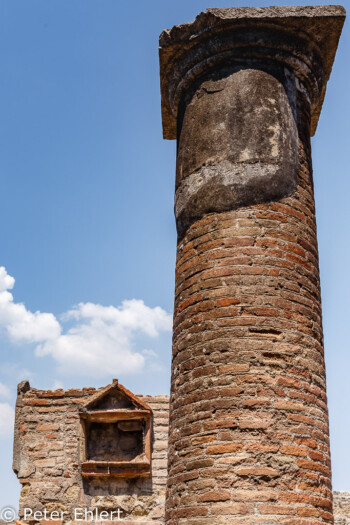 Verputzte Säulen  Pompei Campania Italien by Peter Ehlert in Pompeii und Neapel