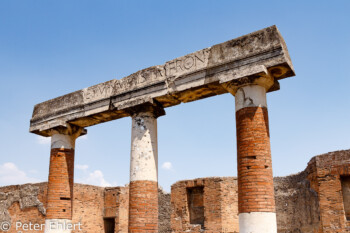 Reste der Säulenhalle  Pompei Campania Italien by Peter Ehlert in Pompeii und Neapel