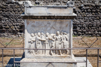 Marmoraltar  Pompei Campania Italien by Peter Ehlert in Pompeii und Neapel