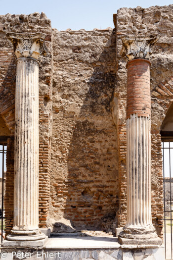 Säulen am Macellum  Pompei Campania Italien by Peter Ehlert in Pompeii und Neapel