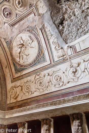 Tonnengewölbe mit Stuck im Tepidarium  Pompei Campania Italien by Peter Ehlert in Pompeii und Neapel