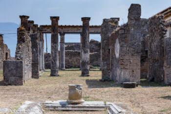 Innenhof mit Säulen  Pompei Campania Italien by Peter Ehlert in Pompeii und Neapel