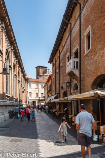 Gasse mit Geschäften  Ravenna Emilia-Romagna Italien by Peter Ehlert in Ravenna und Cesenatico