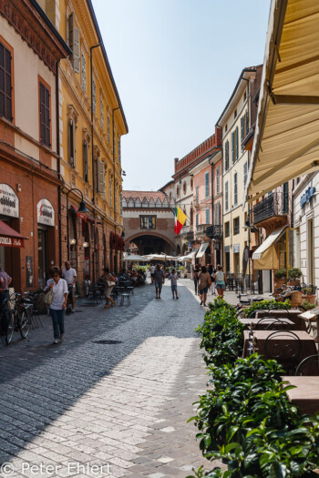 Gasse mit Geschäften  Ravenna Emilia-Romagna Italien by Peter Ehlert in Ravenna und Cesenatico