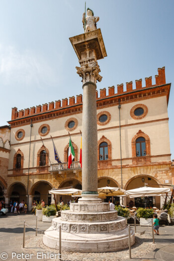 Sankt Vitalis auf venezianischer Säule  Ravenna Emilia-Romagna Italien by Peter Ehlert in Ravenna und Cesenatico