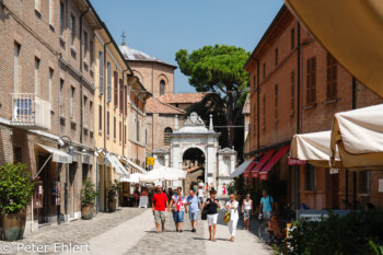 Gasse mit Geschäften  Ravenna Emilia-Romagna Italien by Peter Ehlert in Ravenna und Cesenatico