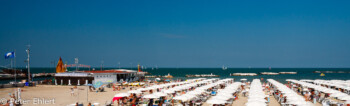 Strand mit Sonnenschirmen  Cesenatico Emilia-Romagna Italien by Peter Ehlert in Ravenna und Cesenatico