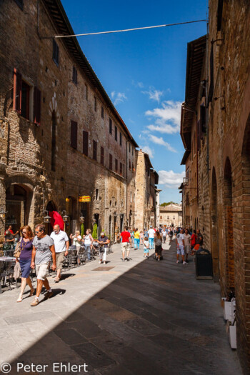 Hauptweg ins Zentrum  San Gimignano Toscana Italien by Peter Ehlert in San Gimignano