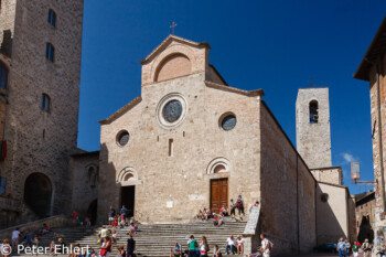 Dom mit Treppe  San Gimignano Toscana Italien by Peter Ehlert in San Gimignano