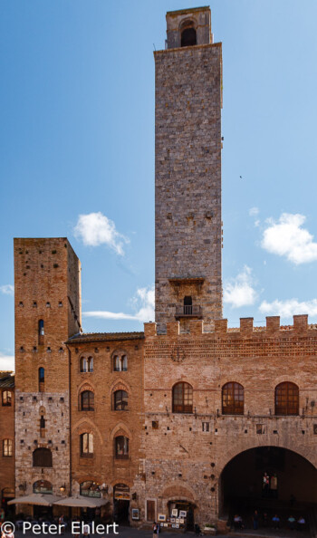 Domplatz  San Gimignano Toscana Italien by Peter Ehlert in San Gimignano