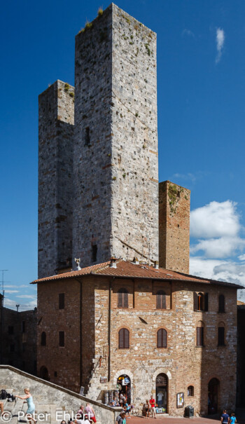 Domplatz  San Gimignano Toscana Italien by Peter Ehlert in San Gimignano