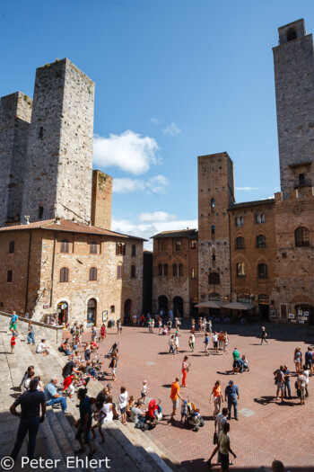 Domplatz  San Gimignano Toscana Italien by Peter Ehlert in San Gimignano