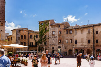 Hauptplatz  San Gimignano Toscana Italien by Peter Ehlert in San Gimignano