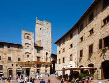 Hauptplatz  San Gimignano Toscana Italien by Peter Ehlert in San Gimignano