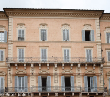 Stadthaus  Siena Toscana Italien by Peter Ehlert in Siena auf der Durchreise