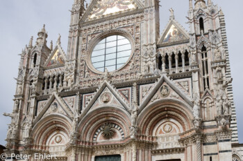 Portal des Duomo  Siena Toscana Italien by Peter Ehlert in Siena auf der Durchreise