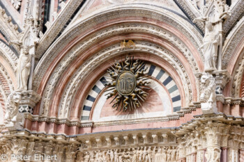 Türbogen des Duomo  Siena Toscana Italien by Peter Ehlert in Siena auf der Durchreise