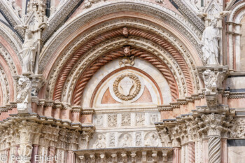Türbogen des Duomo  Siena Toscana Italien by Peter Ehlert in Siena auf der Durchreise