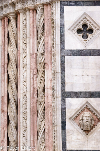 Türeinfassung des Duomo  Siena Toscana Italien by Peter Ehlert in Siena auf der Durchreise